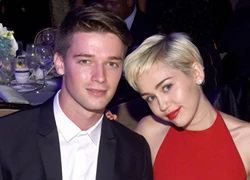 Rộ tin Miley Cyrus bí mật đính hôn mặc sự phản đối của mẹ bạn trai