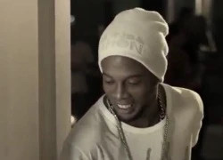 Ronaldinho đóng clip nhạc&#8230; &#8220;đơ&#8221; như Công Phượng