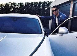 Ronaldo cưỡi siêu xe giá 330.000 bảng tới sân tập