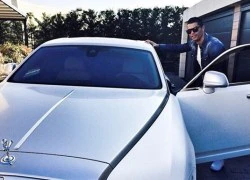 Ronaldo sành điệu bên siêu xe Rolls-Royce Phantom