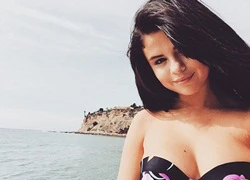 Selena Gomez và Justin Bieber đồng loạt khoe ảnh gợi cảm