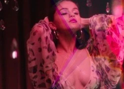 Selena Gomez "xõa" bên "bạn trai tin đồn" trong MV mới