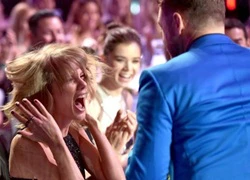 Taylor Swift phản ứng quá khích khi Justin Timberlake "thắng giải"