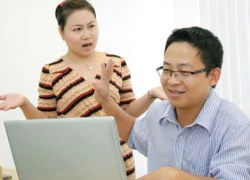 Vợ chồng ghen tuông, đánh nhau&#8230; vì Facebook