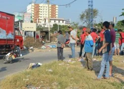 Xe máy va chạm với xe tải, hai người nhập viện