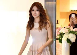 Yuri (SNSD) thừa nhận có bạn trai, Sooyoung lộ chân gầy gò