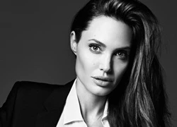 Angelina Jolie mạnh mẽ hơn sau cuộc phẫu thuật quan trọng