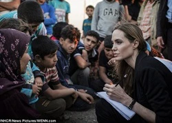 Angelina Jolie và Brad Pitt đến Syria nhận con gái nuôi?