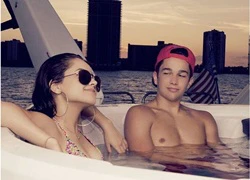 Austin Mahone công khai hẹn hò ca sĩ răng thưa xinh đẹp