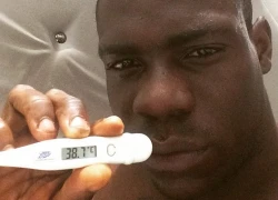 Balotelli &#8216;khoe&#8217; bằng chứng không giả ốm