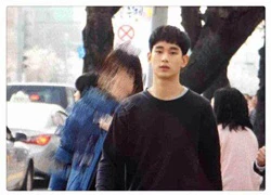 Bắt gặp Kim Soo Hyun siêu ngố tàu tại trường quay "Producer"