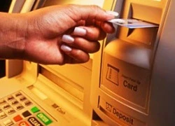 Bị đối tượng lạ khống chế, cướp tiền tại ATM