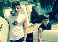 Brooklyn Beckham lần đầu lộ diện sau khi bị bố "bêu xấu"