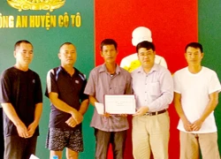 Cứu sống 9 người trên tàu bị lốc đánh chìm