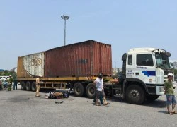 Đâm ngang xe container, một người nguy kịch