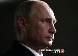 Giây phút Putin một mình giải tán đám đông biểu tình