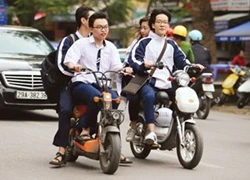 Hạ hạnh kiểm học sinh không đội mũ bảo hiểm