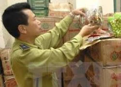 Hà Nội: Thu giữ hơn 1.400 kg bánh kẹo nhập lậu