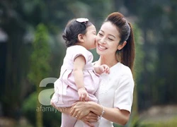 Jennifer Phạm ngọt ngào bên công chúa nhỏ