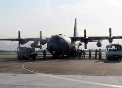 Không quân Mỹ "khoe" máy bay vận tải C-130 đậu ở sân bay Đà Nẵng