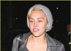 Không trang điểm, Miley Cyrus lộ mặt nhợt nhạt, da nổi mụn