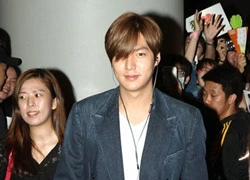 Lee Min Ho giữa đêm vẫn bị &#8216;rừng&#8217; fan &#8216;quây kín&#8217;