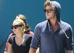 Miley Cyrus bị bắt gặp hẹn hò bí mật tình cũ Liam Hemsworth