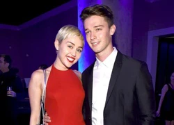 Miley Cyrus và bạn trai "tạm ngừng hẹn hò" sau scandal