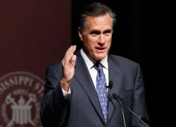 Mitt Romney: Đừng biến Hillary Clinton thành "người phụ nữ của công chúng"