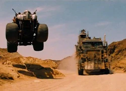 Nghẹt thở với cuộc rượt đuổi nguy hiểm của "Mad Max: Fury Road"