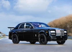 Rolls-Royce SUV lộ bản thử nghiệm đầy "quái dị"