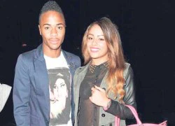 Sterling cặp fan của... Arsenal