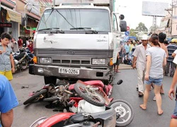 Tạm giữ tài xế xe tải kéo lê 5 người đang chờ đèn đỏ