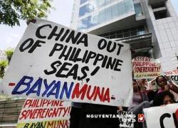 Tàu Trung Quốc bắn vòi rồng xua đuổi ngư dân Philippines