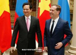 Thủ tướng Nga Medvedev đến Hà Nội