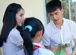 Thủy Tiên &#8211; Công Vinh tặng 2 tấn gạo cho người nghèo