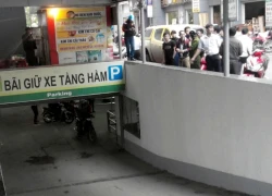 Vụ ngã xuống tầng hầm cao ốc: Lắp thêm lan can bảo vệ