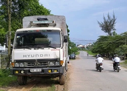 Xe tải đâm trọng thương trung úy cảnh sát