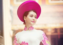 Á khôi Khánh Linh đằm thắm với áo dài