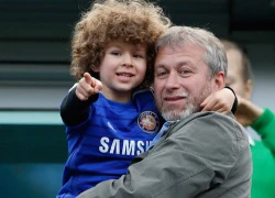 Abramovich bế con trai mừng Chelsea vô địch