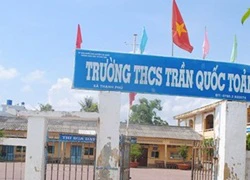 Buộc trả lại tiền mua đồng phục cho học sinh