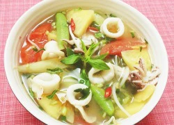 [Chế biến] - Canh chua mực thanh mát cho ngày hè oi bức