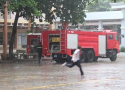 Cháy trường, hàng ngàn học sinh tán loạn