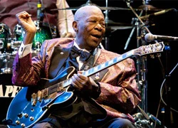 Con gái B.B. King tố cha bị trợ lý đầu độc