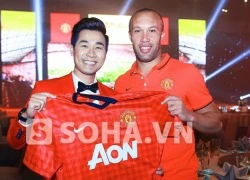 Cựu sao Man United rạng rỡ bên "trai đẹp" Nguyên Khang