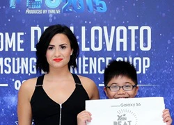 Fan nhí Việt hạnh phúc khi gặp Demi Lovato