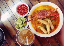 Hàng bánh canh ghẹ nước cốt dừa "gây nghiện" ở Sài Gòn