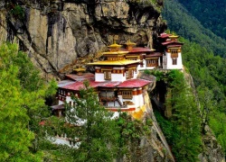 'Hang Hổ' nằm cheo leo trên vách núi ở Bhutan