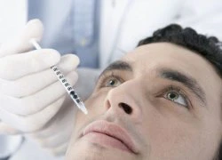 Hàng ngàn đàn ông nước Anh 'lén' đi tiêm botox