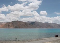 Hồ Pangong - vẻ đẹp mê hoặc mang sắc màu tôn giáo